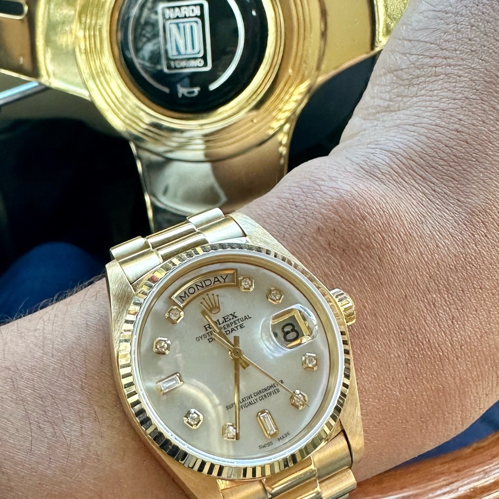 Authentic 18k gold Rolex Day-Date President Mother of Pearl Diamond Dial 36mm